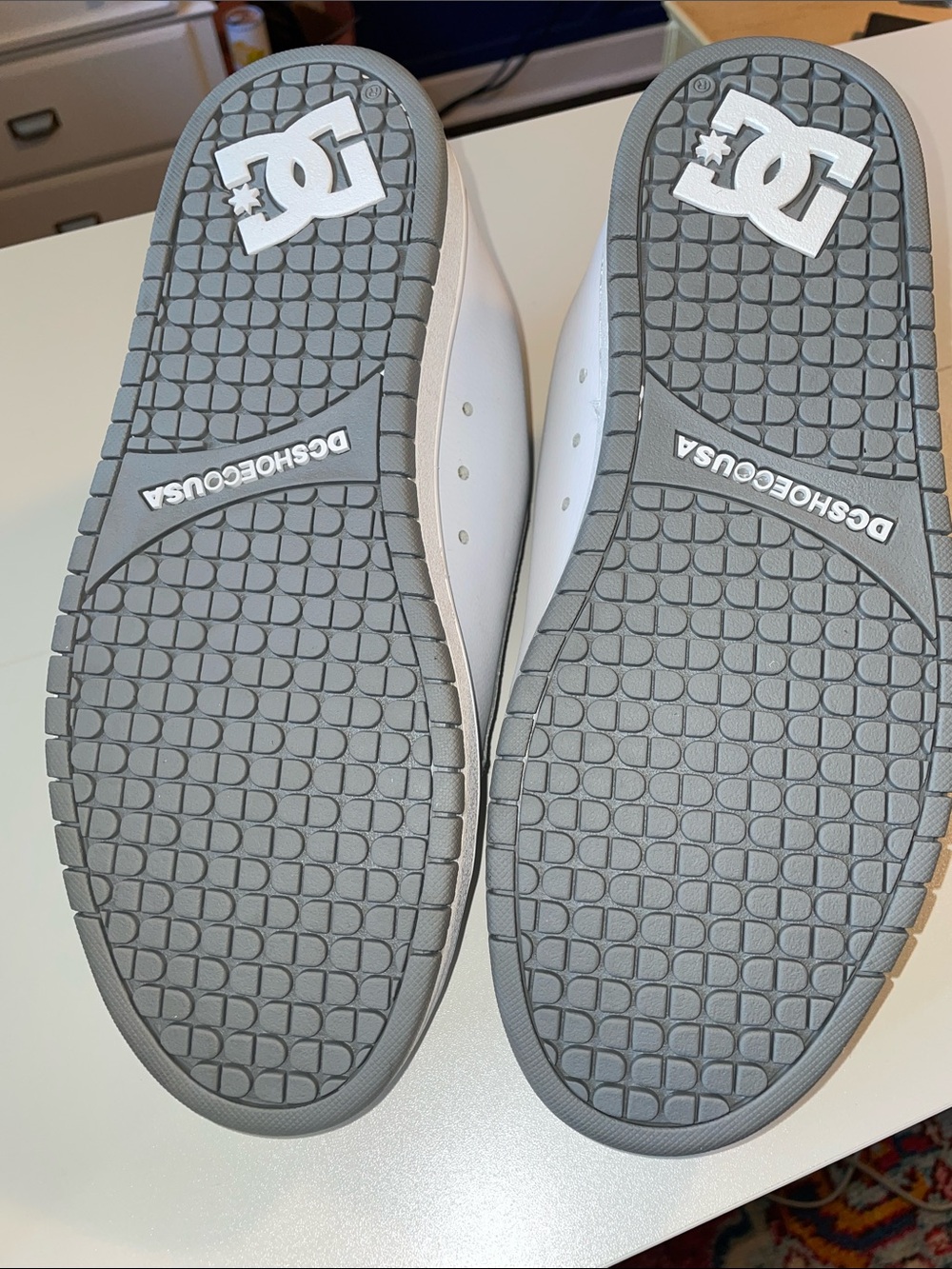 DC White and Gray Low-Top Skate Shoes Men’s 10.5 - Picture 7 of 7